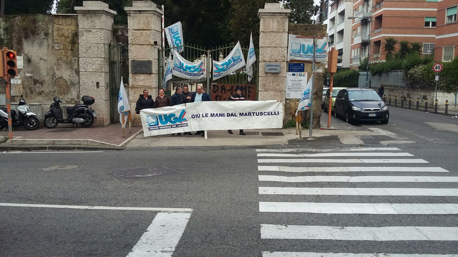 Napoli, i lavoratori dell’Istituto Martuscelli in presidio: “vogliamo certezze”