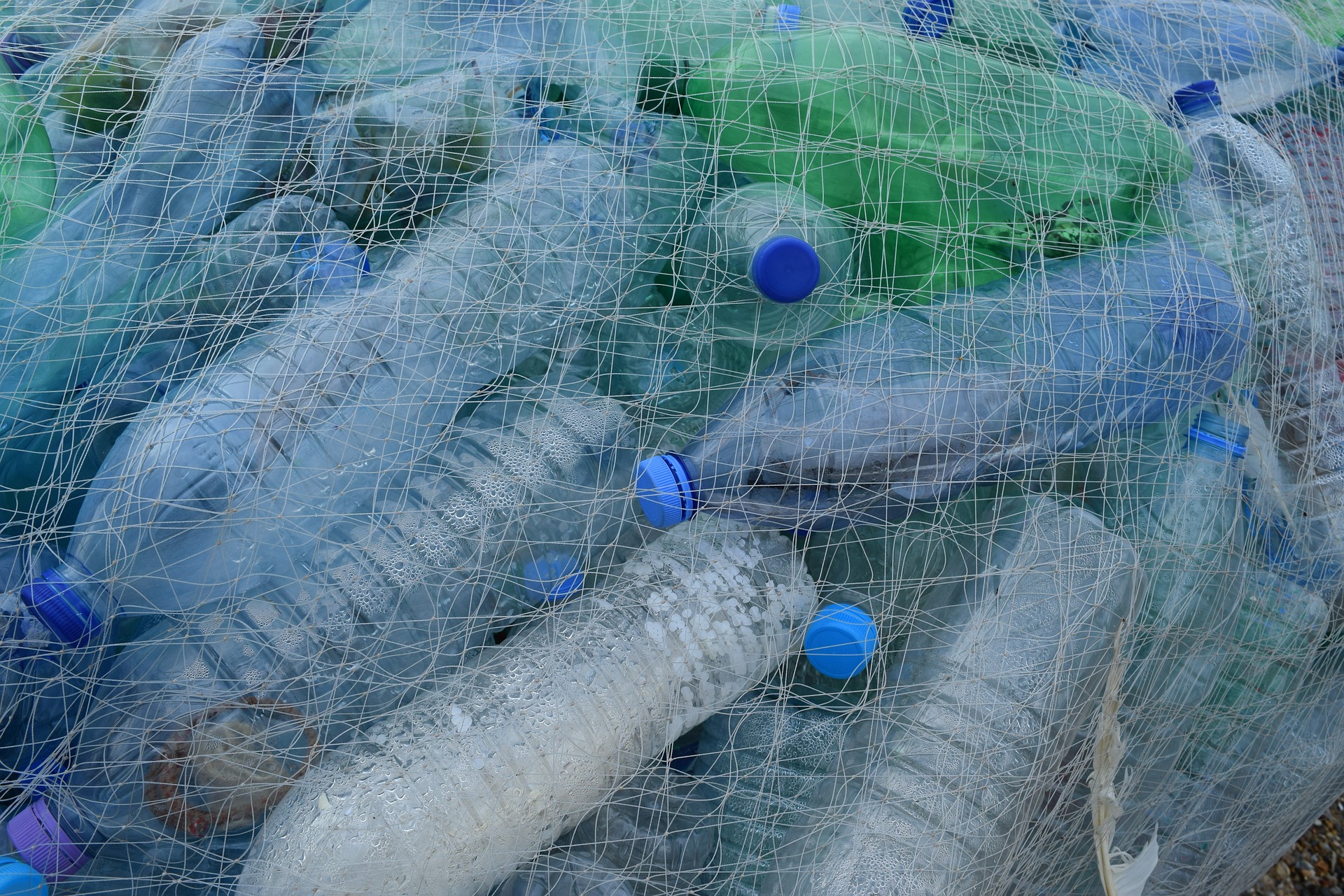 Ambiente: solo il 10% della plastica viene riciclato