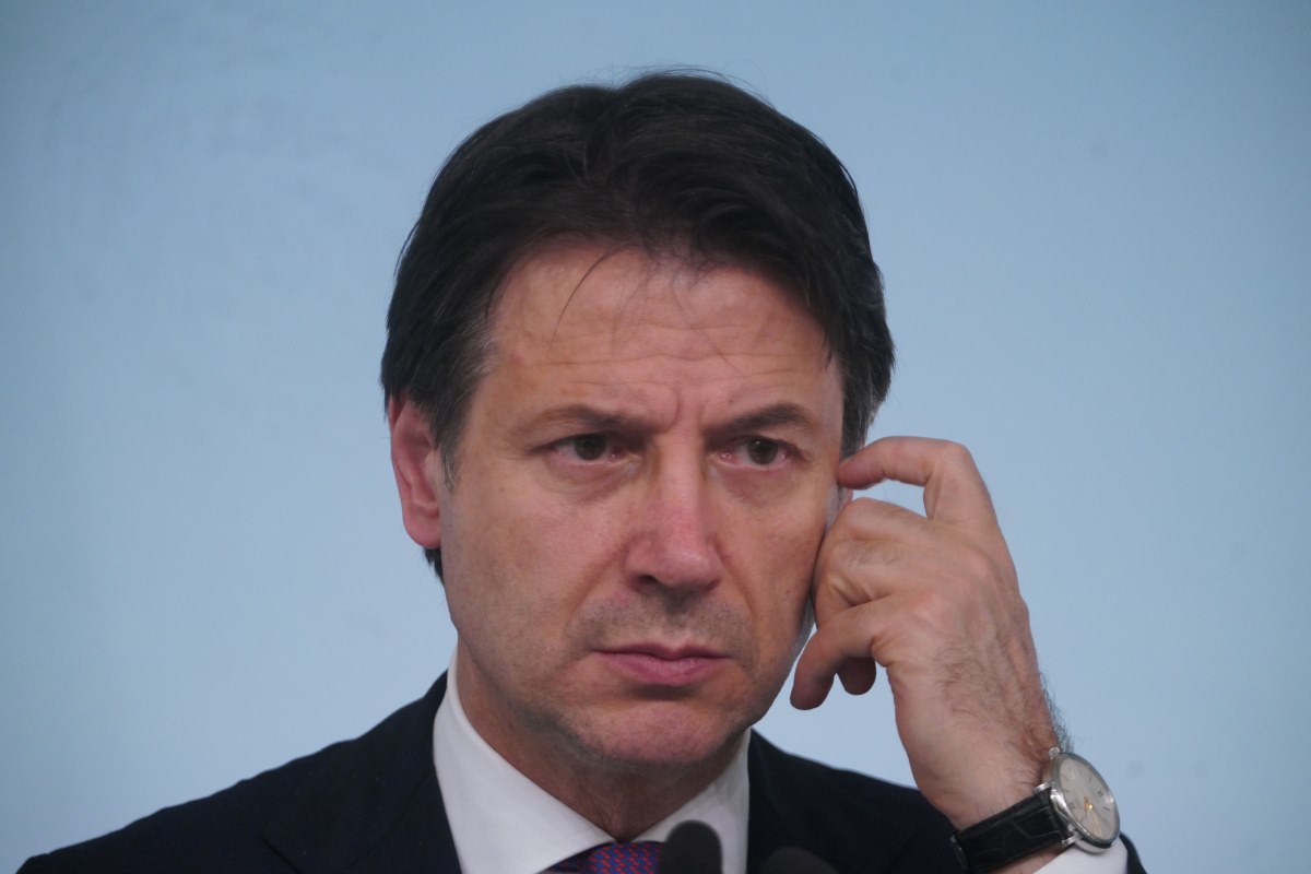 Conte: “Confronto costante con l’opposizione”, intanto posta la fiducia al Cura Italia