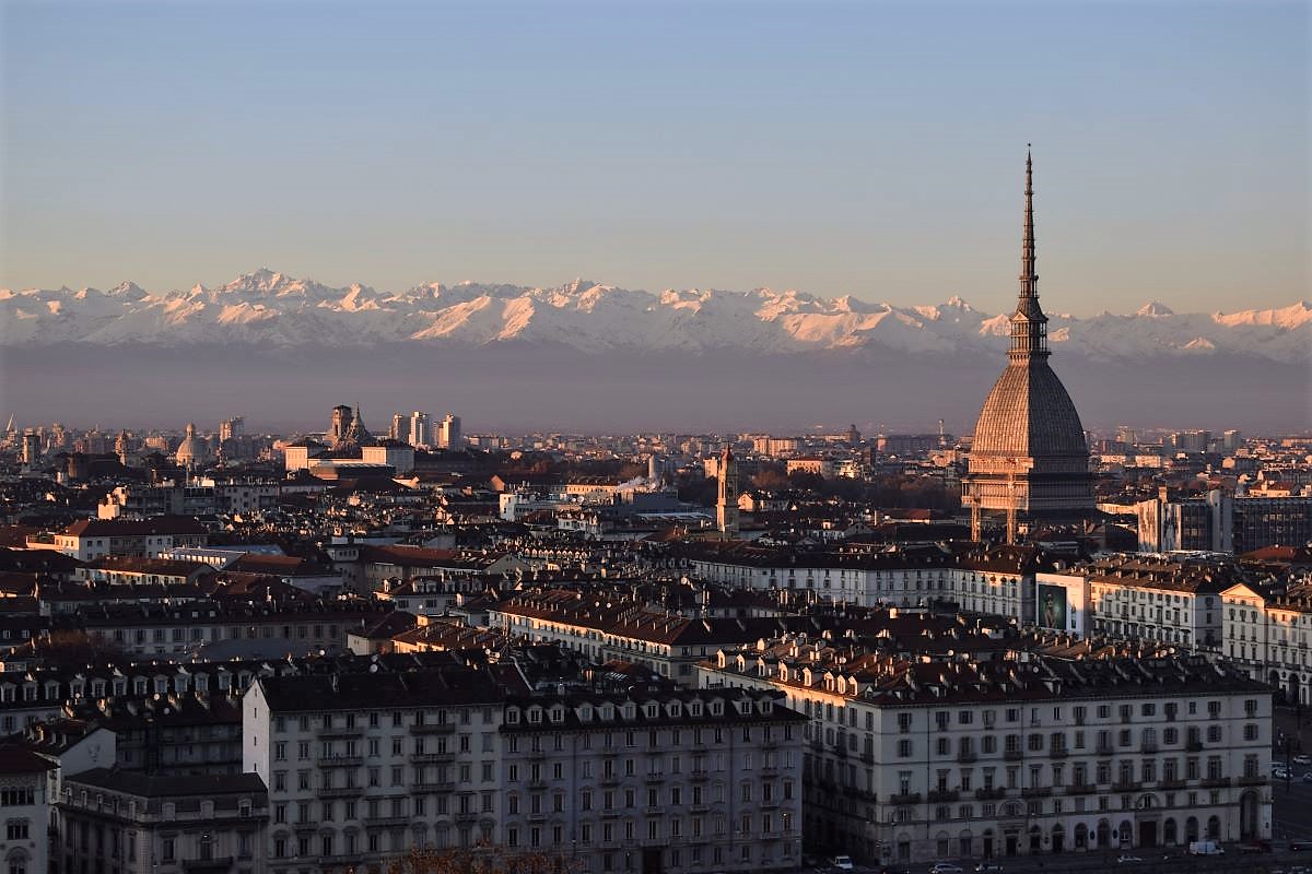 Torino, prof indagato di violenza sessuale su minore