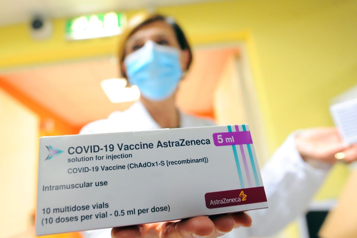 Vaccino AstraZeneca: richiamo dopo 12 settimane