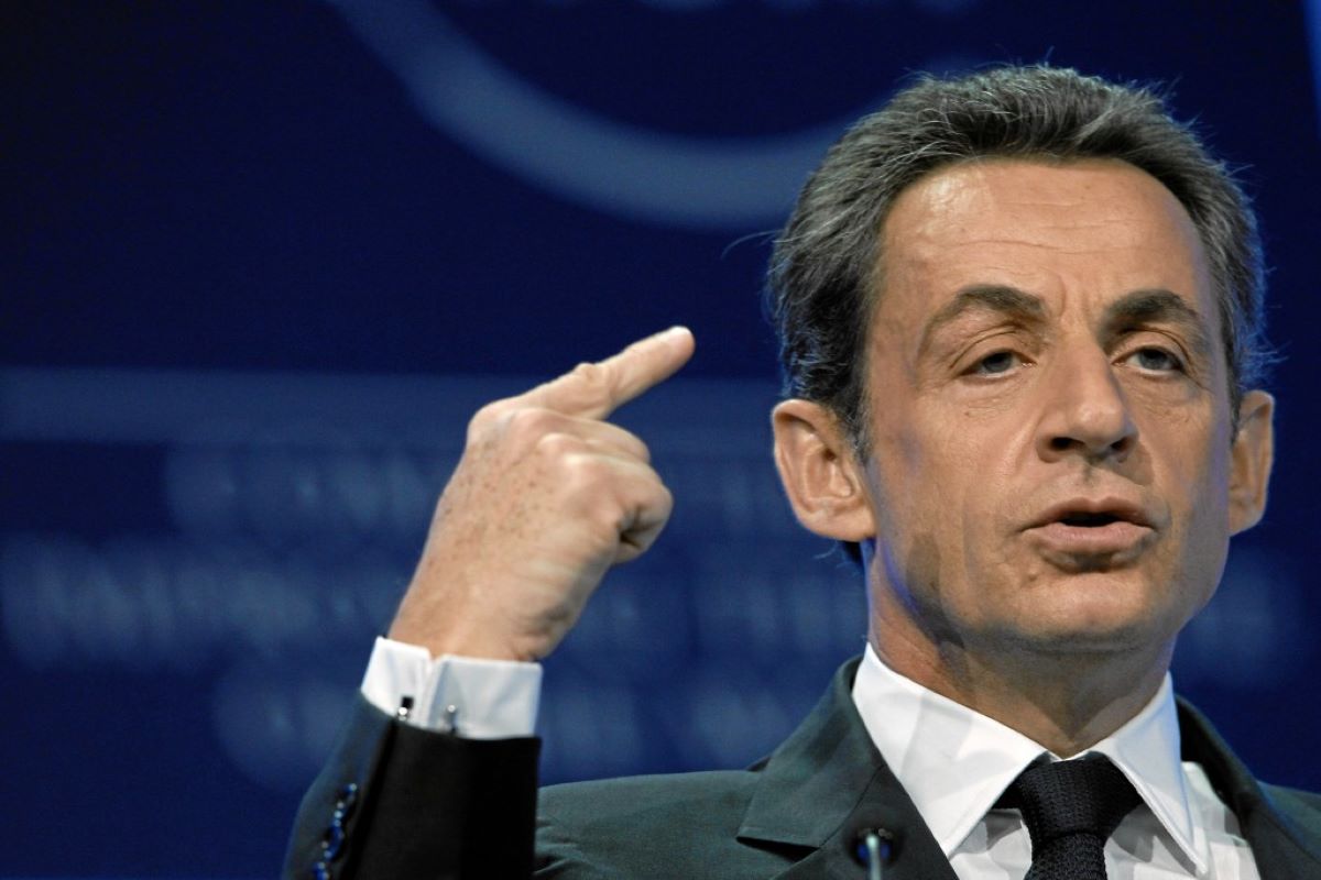 Francia, ex presidente Sarkozy condannato a tre anni