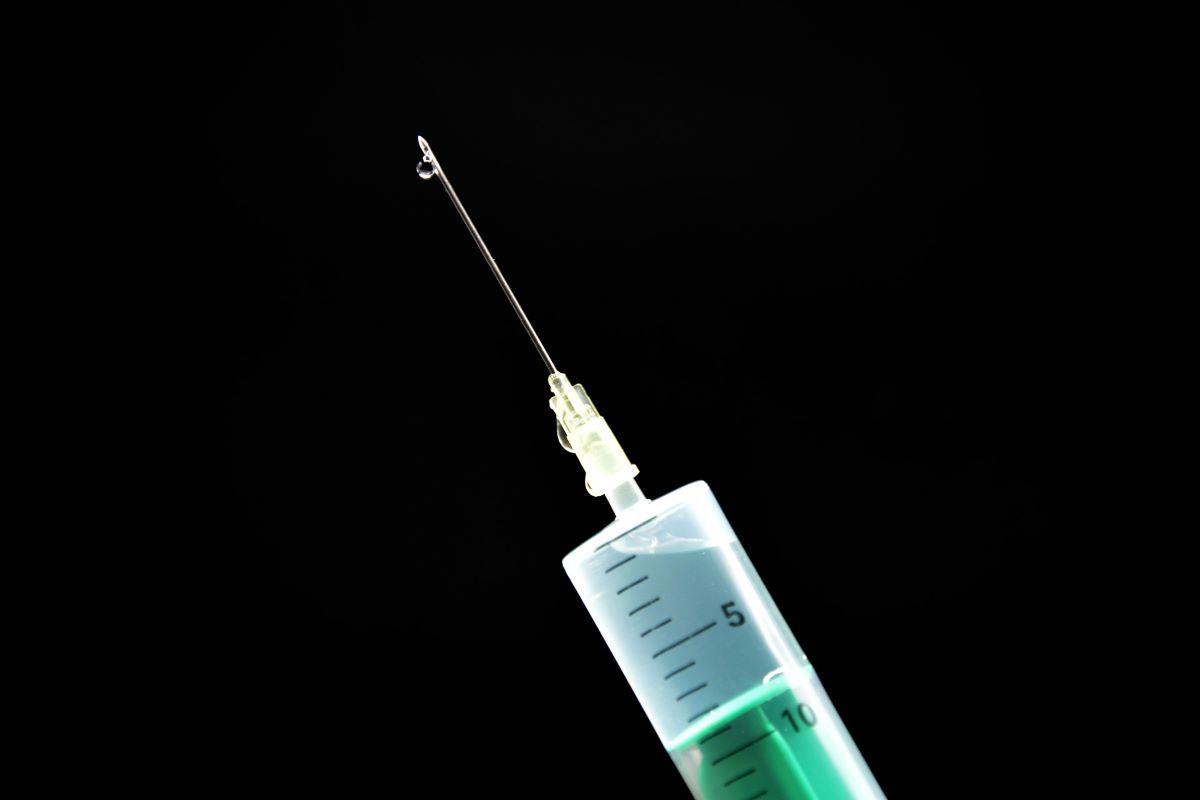 «Vaccinare contro il coronavirus tutti gli over 12»