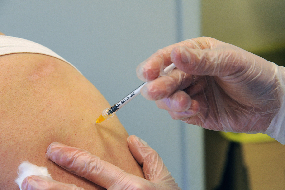 Nell’Ue, oltre 200 milioni di persone hanno ricevuto almeno una dose di vaccino