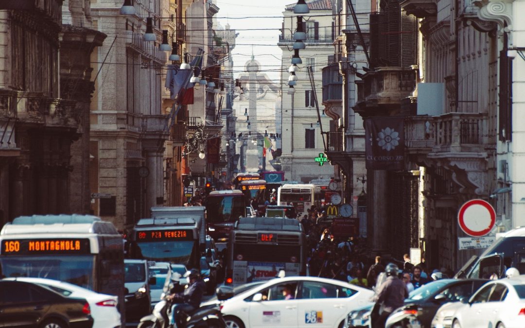 Quasi nove italiani su dieci usano i mezzi privati per muoversi