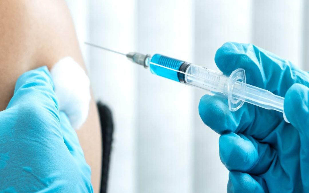 Vaccini, Aifa: «Segnalati 109 eventi avversi ogni 100mila dosi»