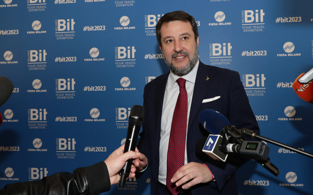Salvini: «Politica che si parla addosso non coinvolge i cittadini»