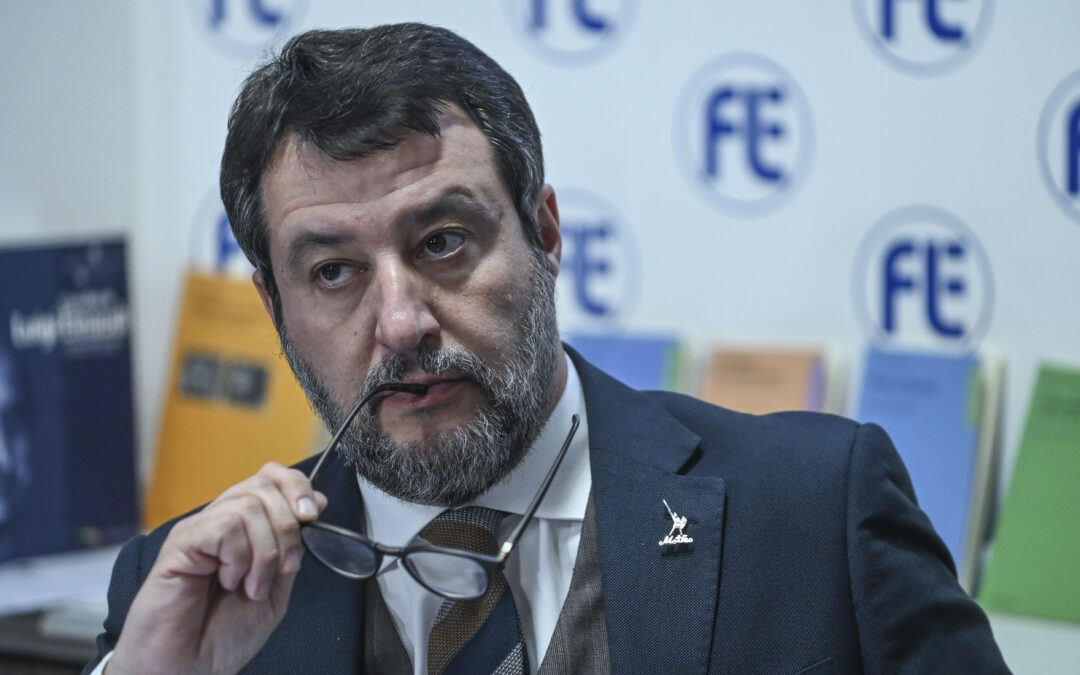 Migranti, Salvini: «Disgustoso pensare che Guardia costiera li lasci morire»