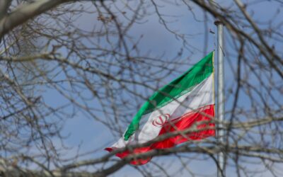 Guerra in Iran, tra raid e ripresa dei colloqui in Pakistan